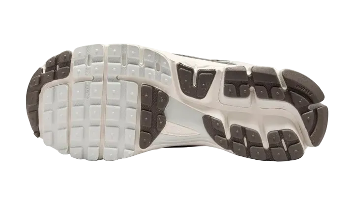 Vomero 5 Light Bone & Ironstone Women