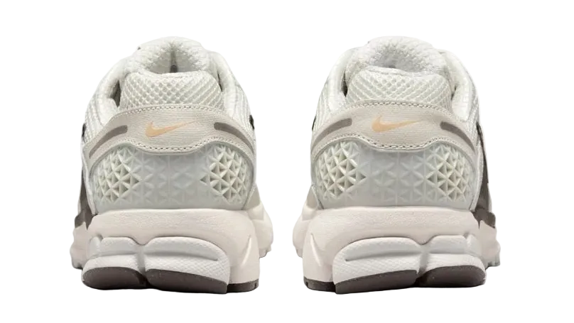 Vomero 5 Light Bone & Ironstone Women